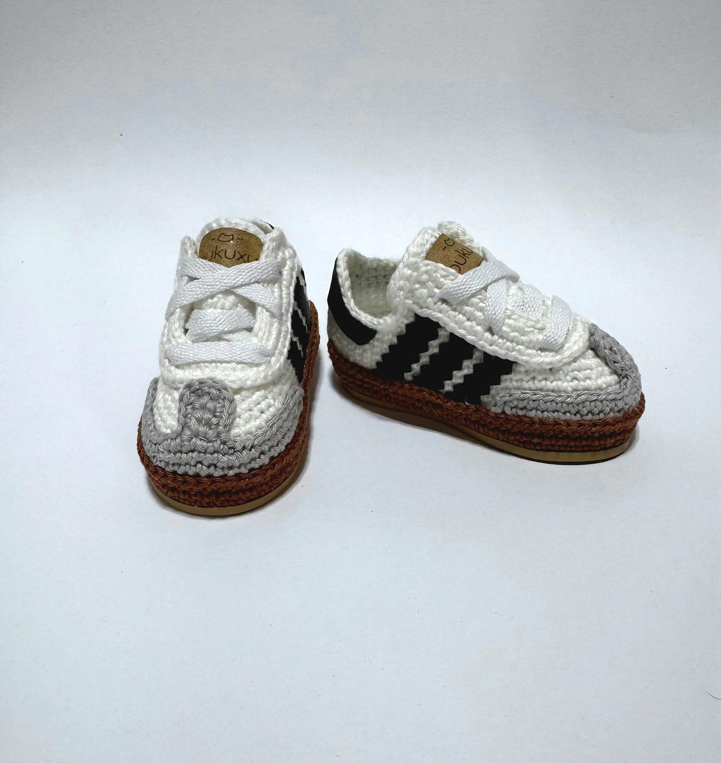 Pukuxu Dancing – Sapatinho de Croché para Bebé