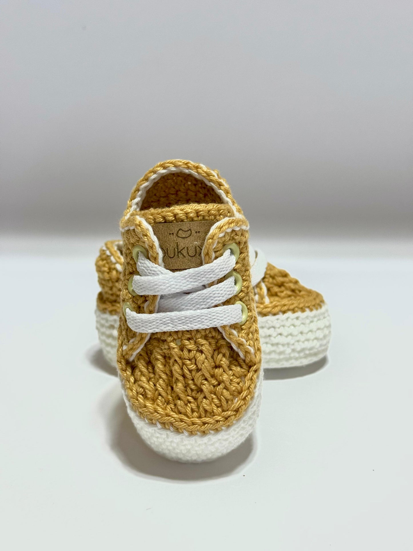 Pukuxu Little Explorer – Sapatinho de Croché para Bebé