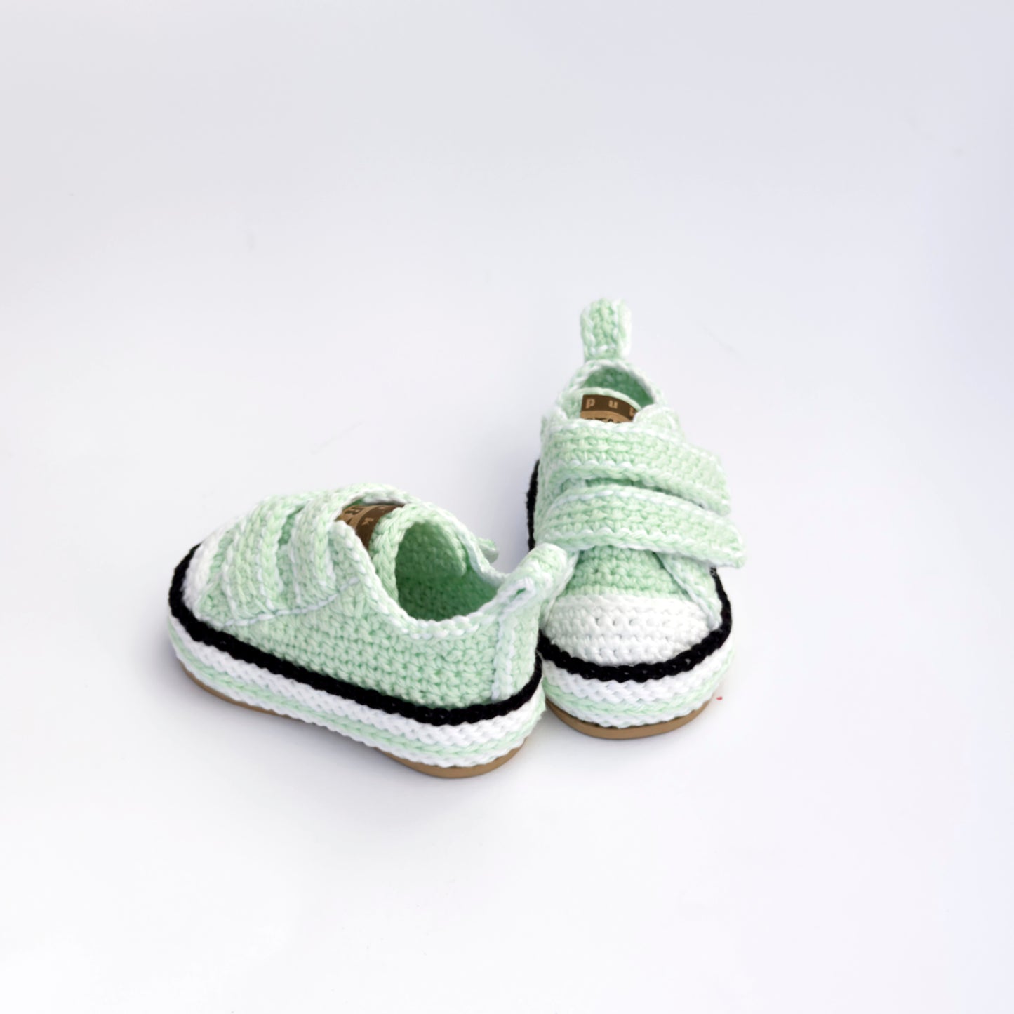 Pukuxu Little Hug – Sapatinho de Croché para Bebé