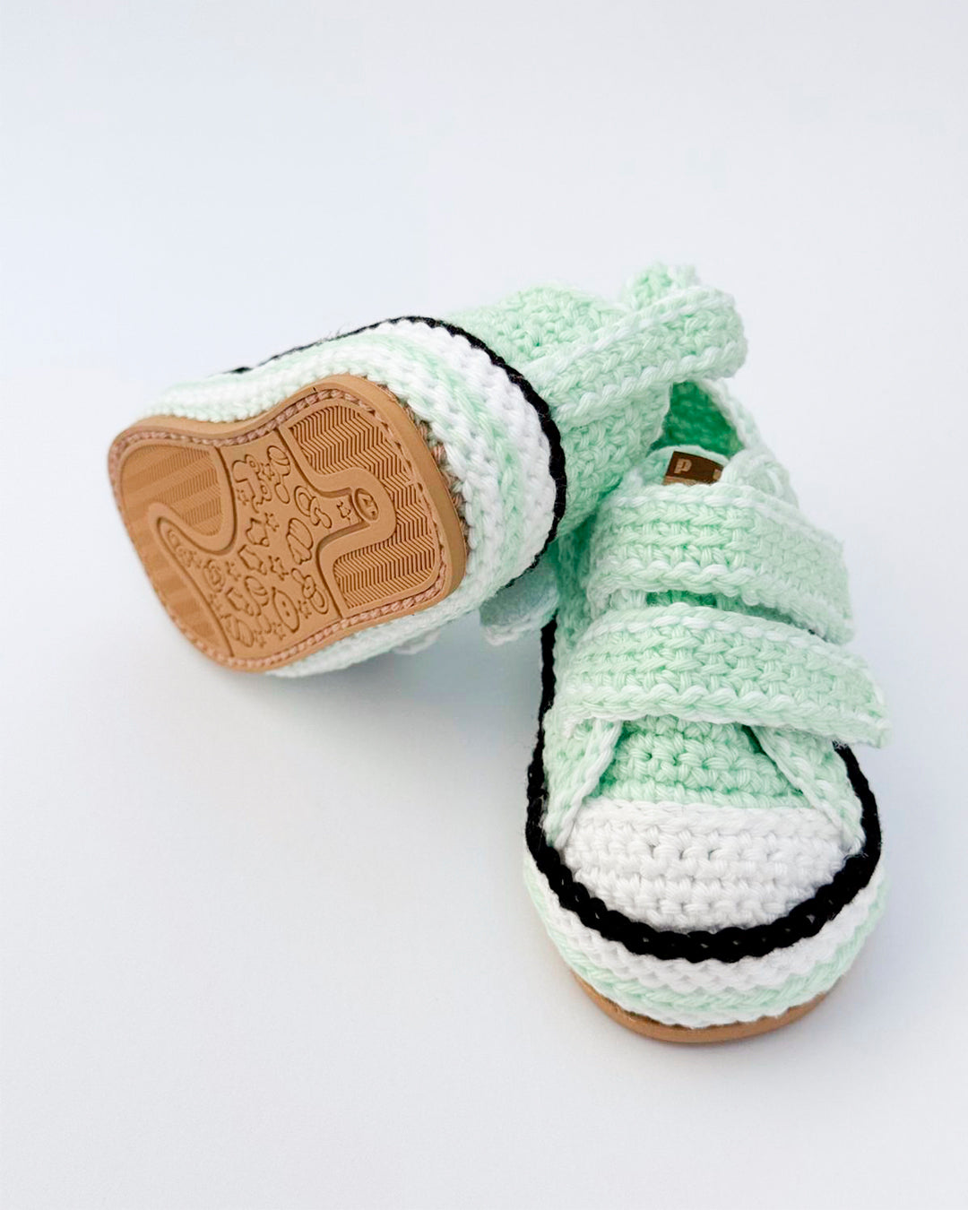 Pukuxu Little Hug – Sapatinho de Croché para Bebé