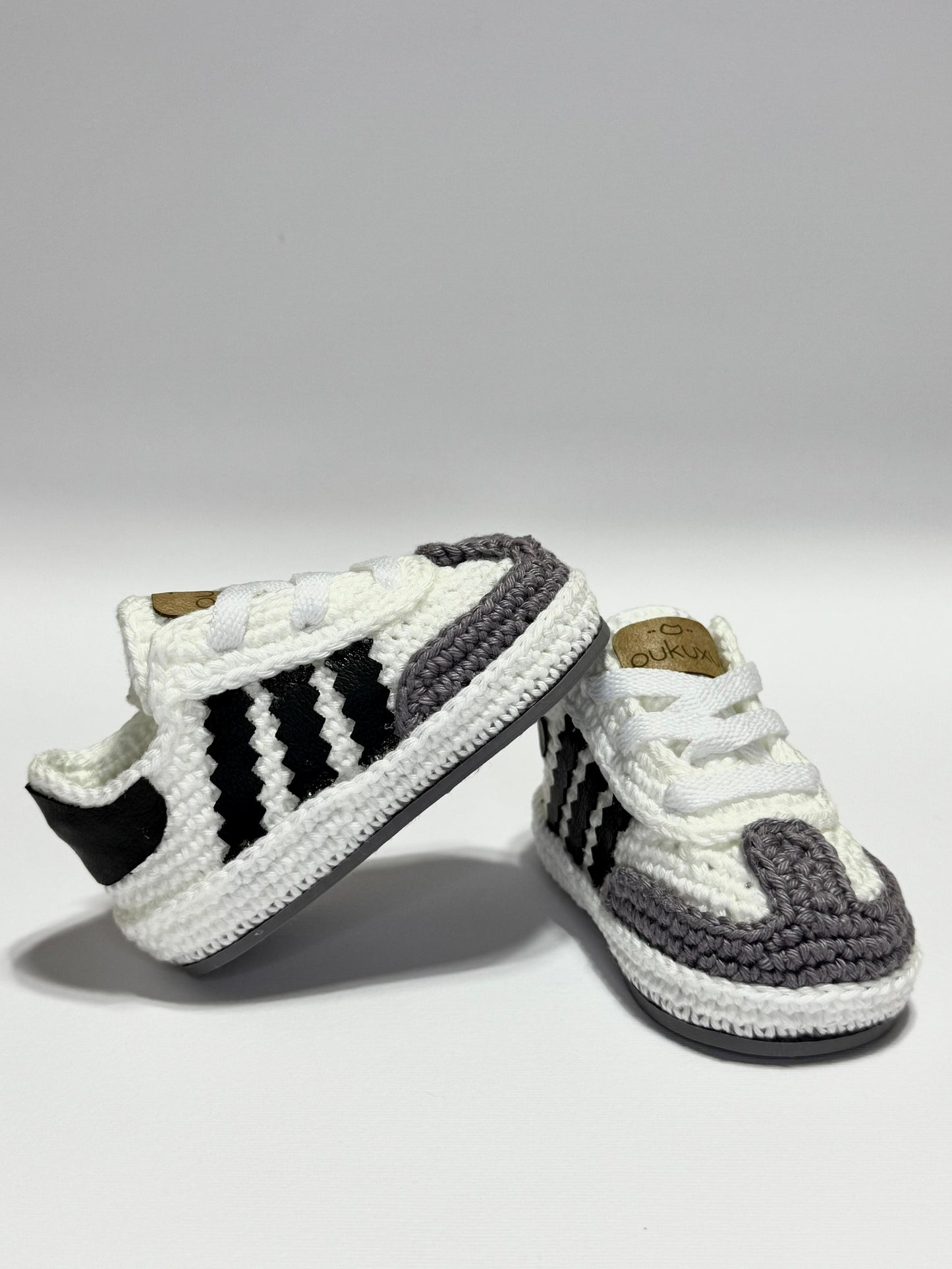 Pukuxu Dancing – Sapatinho de Croché para Bebé