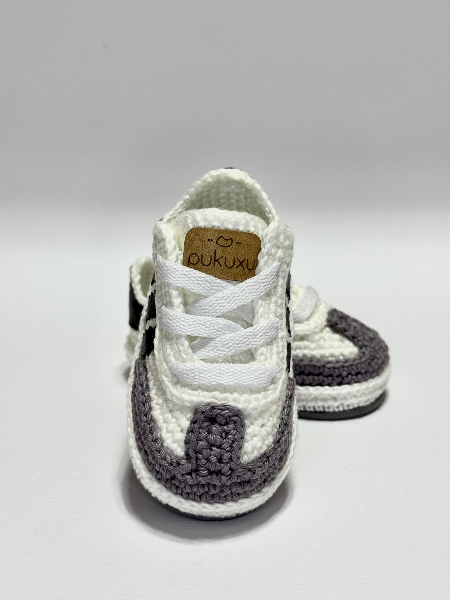 Pukuxu Dancing – Sapatinho de Croché para Bebé