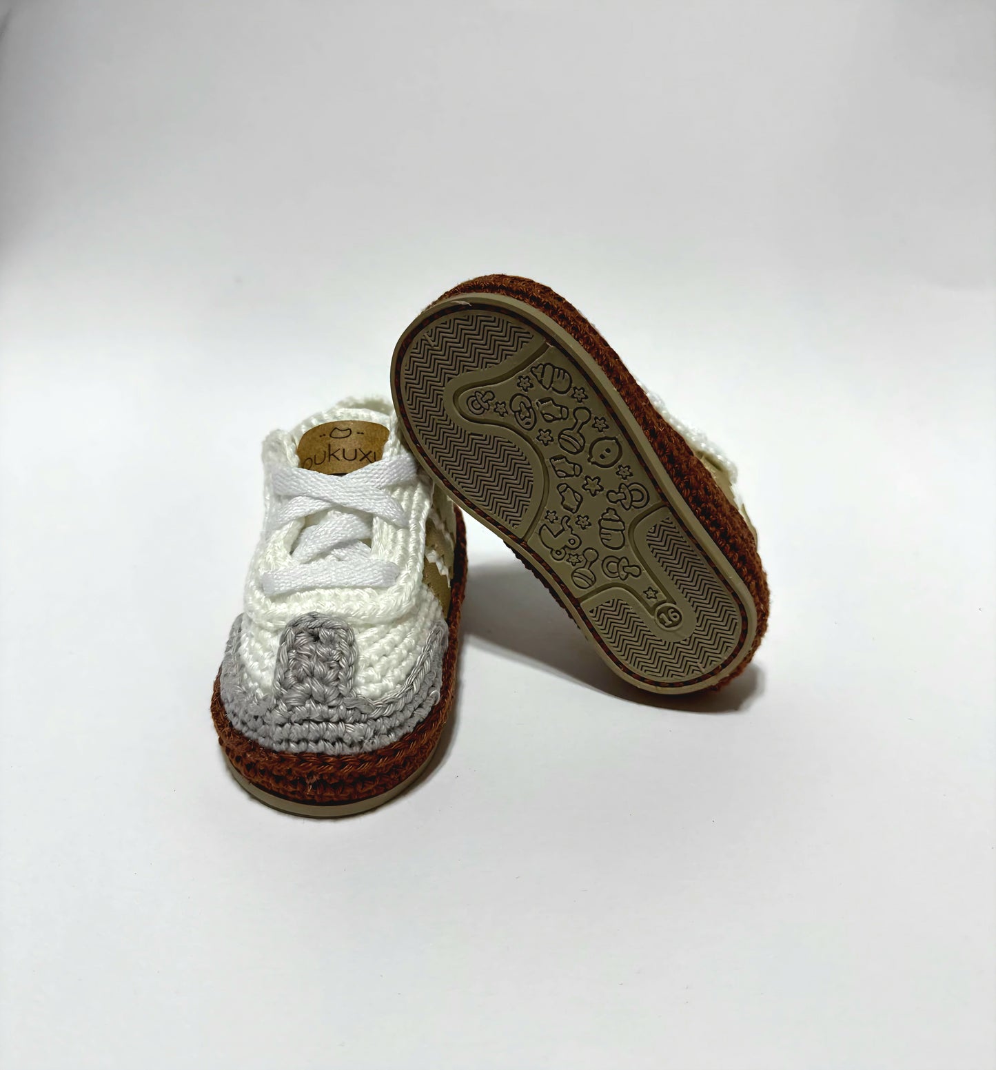 Pukuxu Dancing – Sapatinho de Croché para Bebé