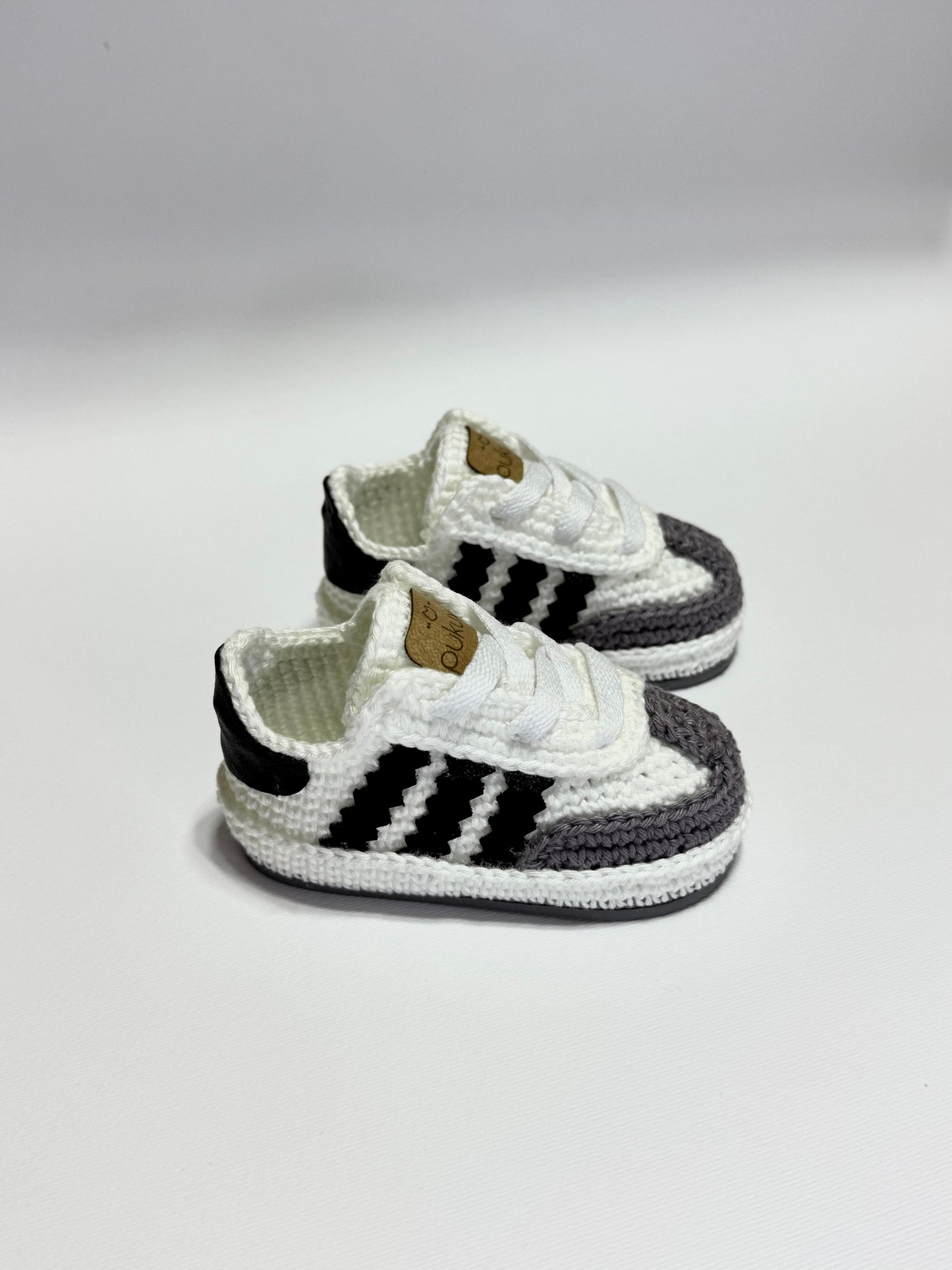 Pukuxu Dancing – Sapatinho de Croché para Bebé