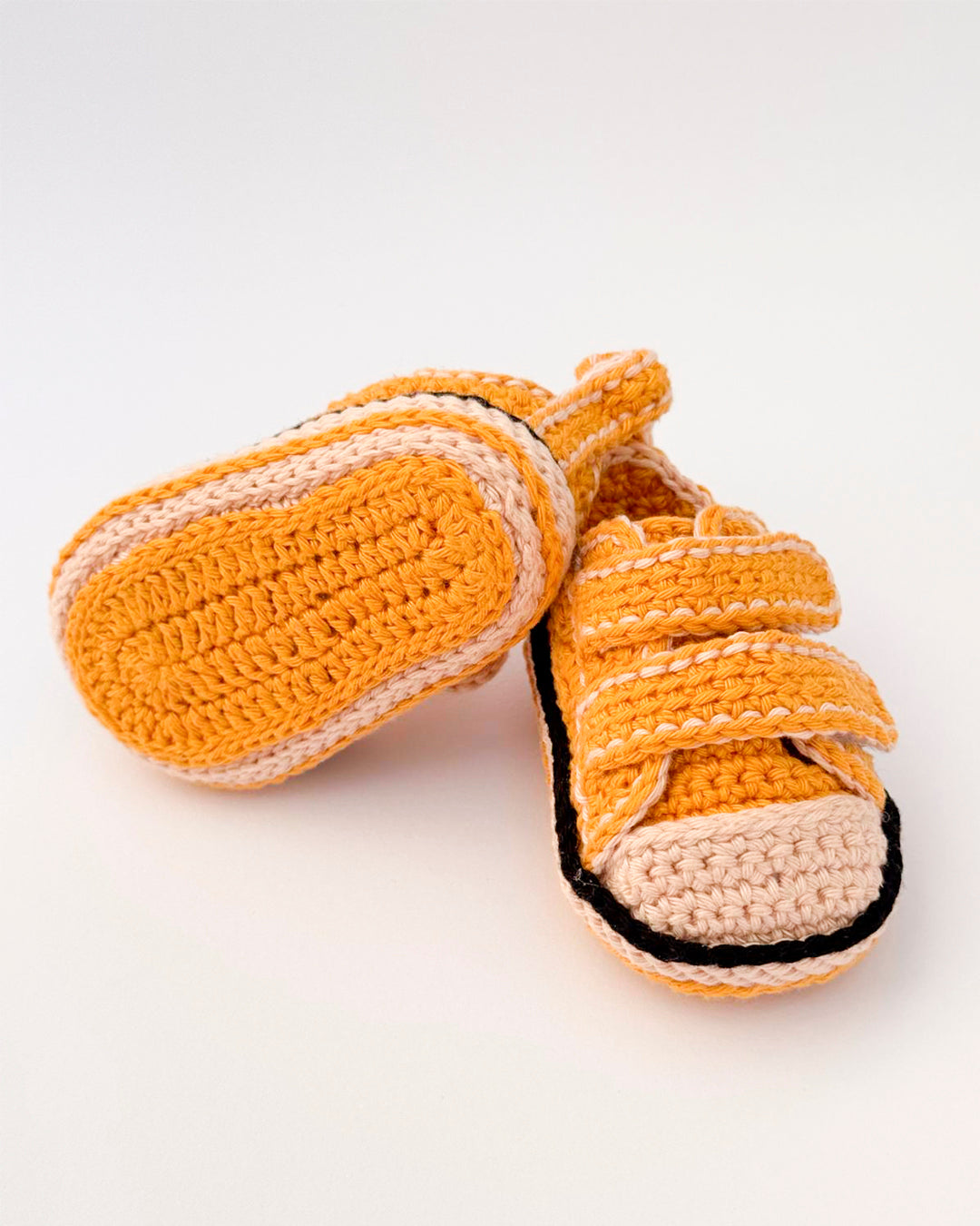 Pukuxu Little Hug – Sapatinho de Croché para Bebé