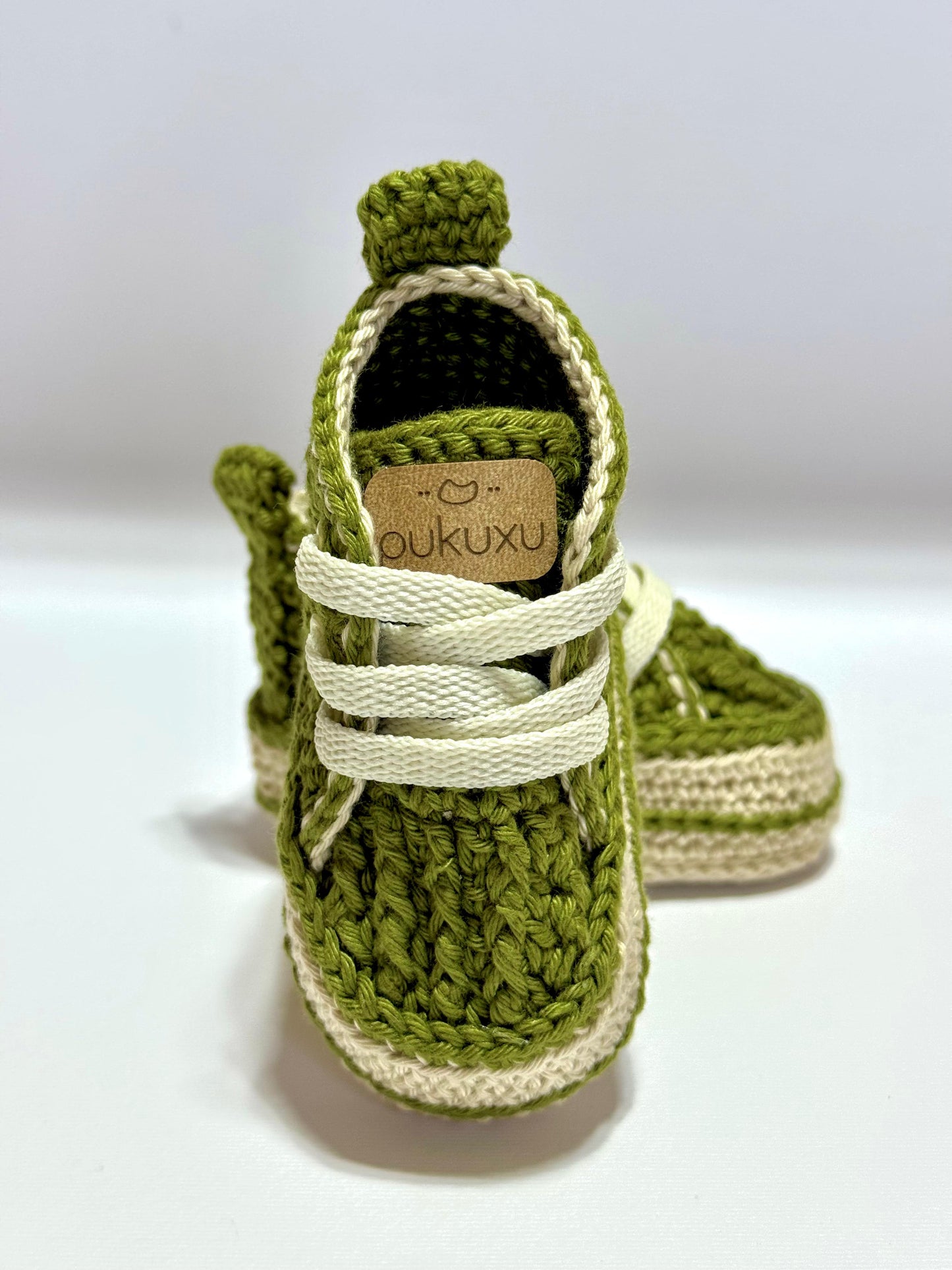 Pukuxu Little Explorer – Sapatinho de Croché para Bebé