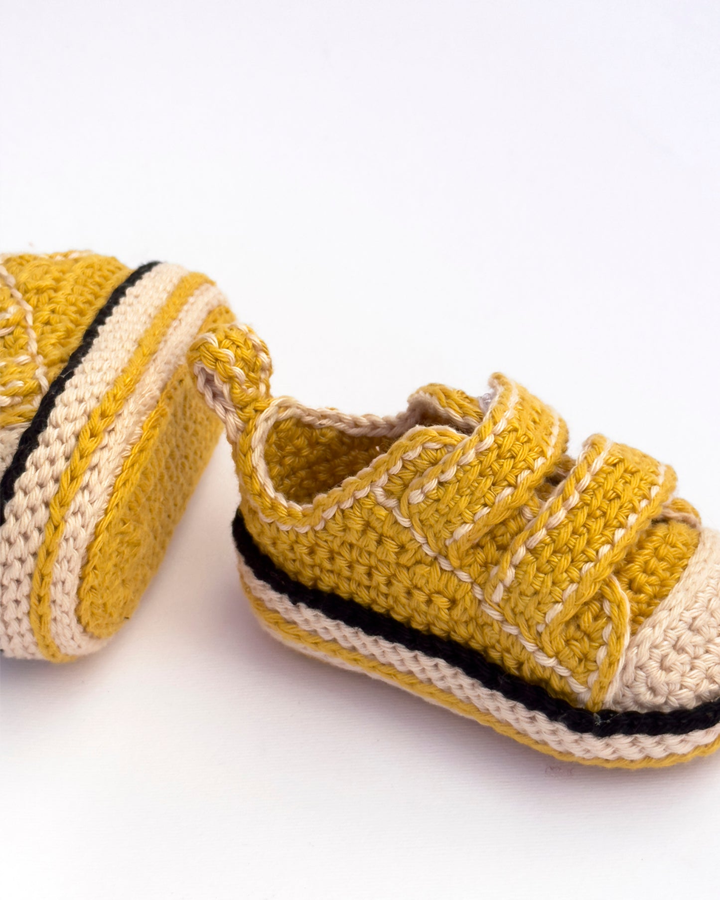 Pukuxu Little Hug – Sapatinho de Croché para Bebé