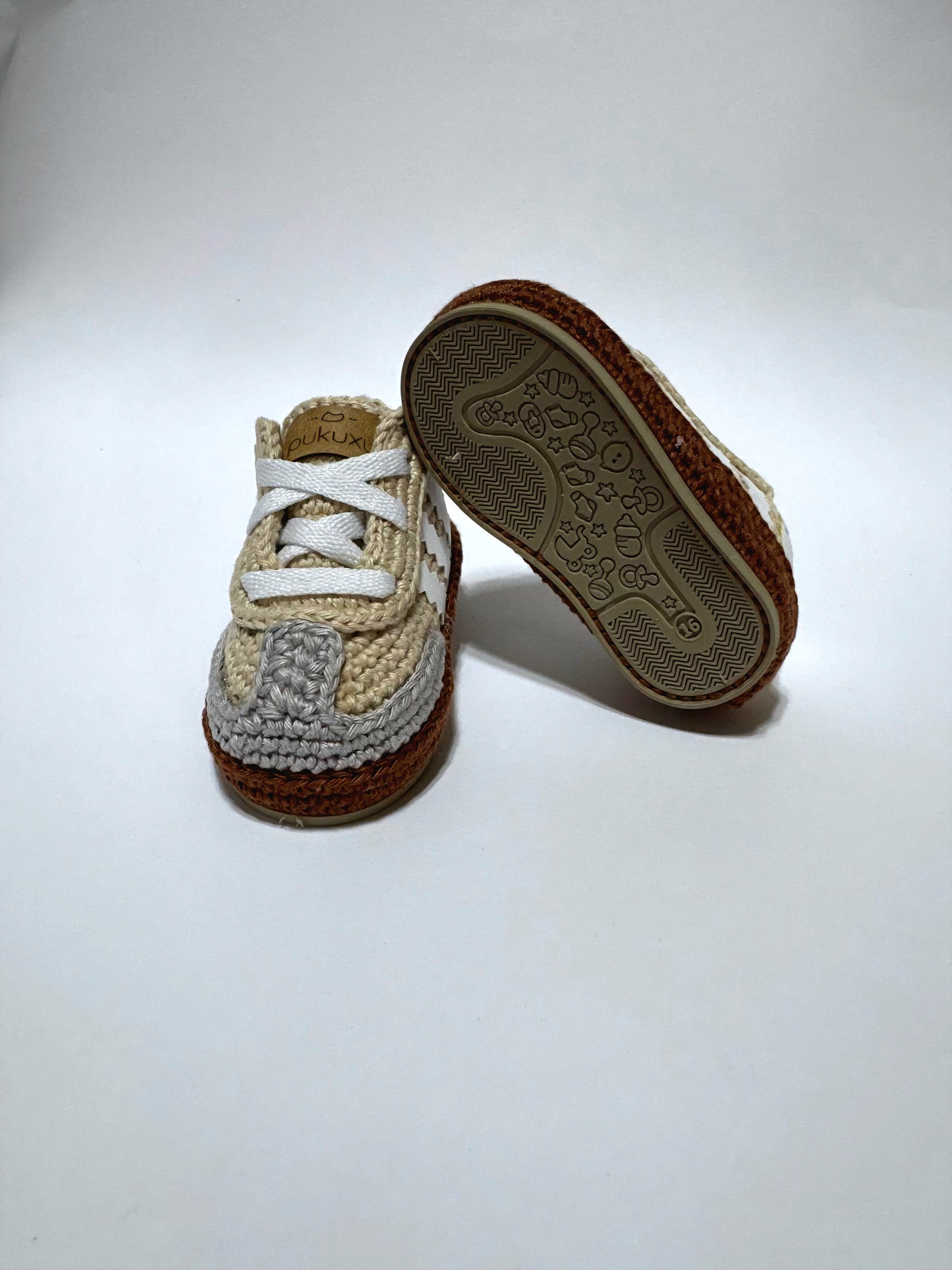 Pukuxu Dancing – Sapatinho de Croché para Bebé