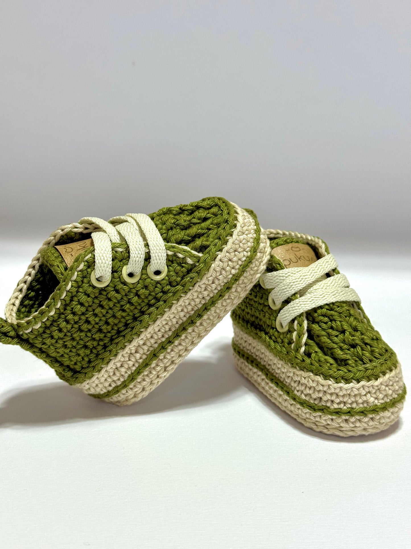 Pukuxu Little Explorer – Sapatinho de Croché para Bebé